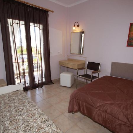 Zephyros Rooms Ormos Panagias Buitenkant foto