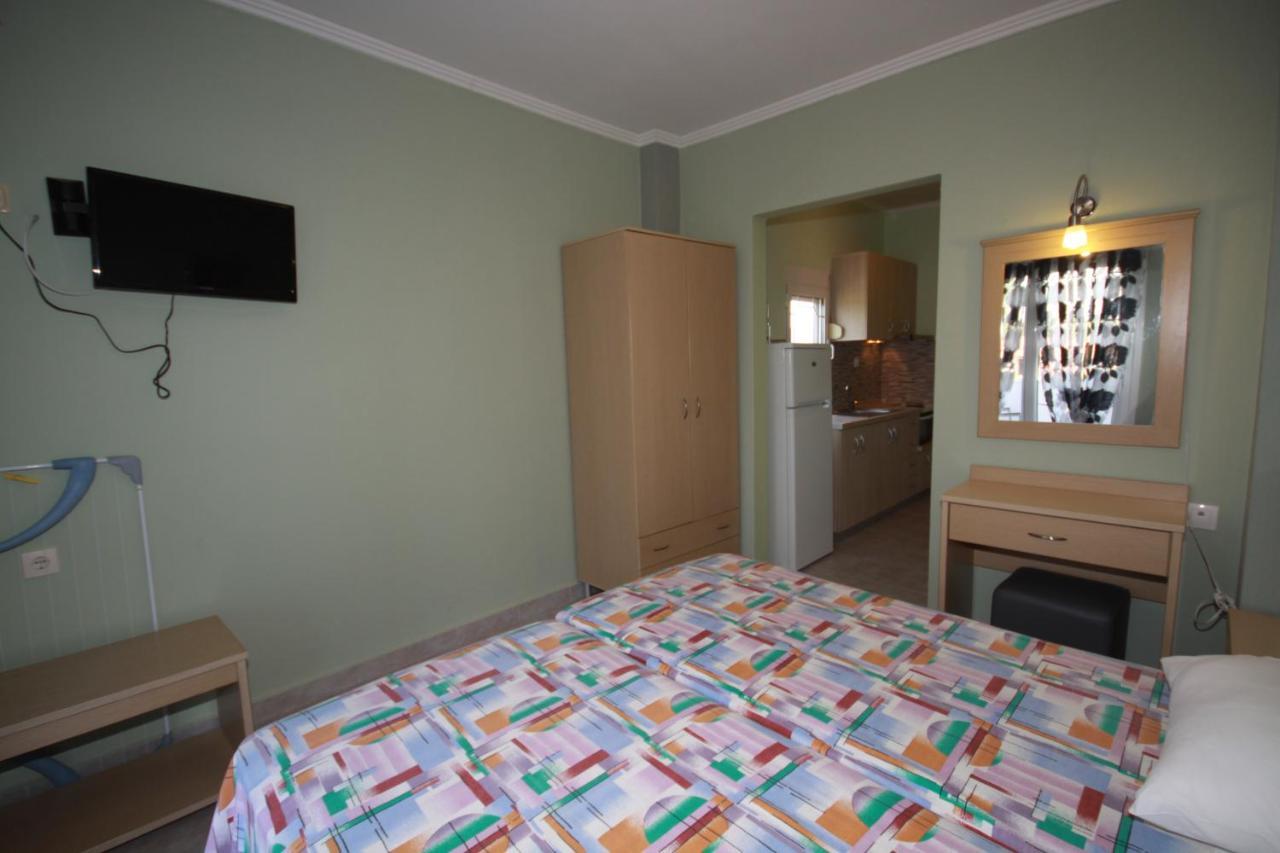 Zephyros Rooms Ormos Panagias Buitenkant foto