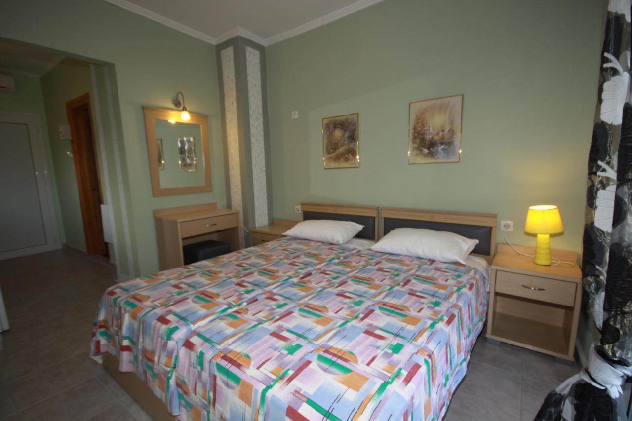 Zephyros Rooms Ormos Panagias Buitenkant foto